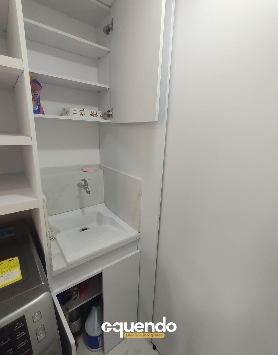 Vista panorámica de cocina abierta al comedor